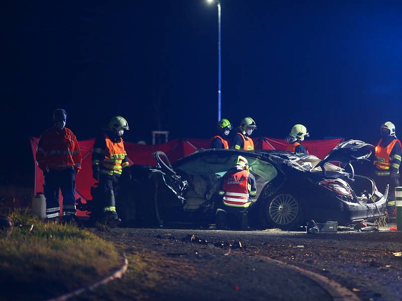 Smrtelná dopravní nehoda na kruhovém objezdu u Ovčár.