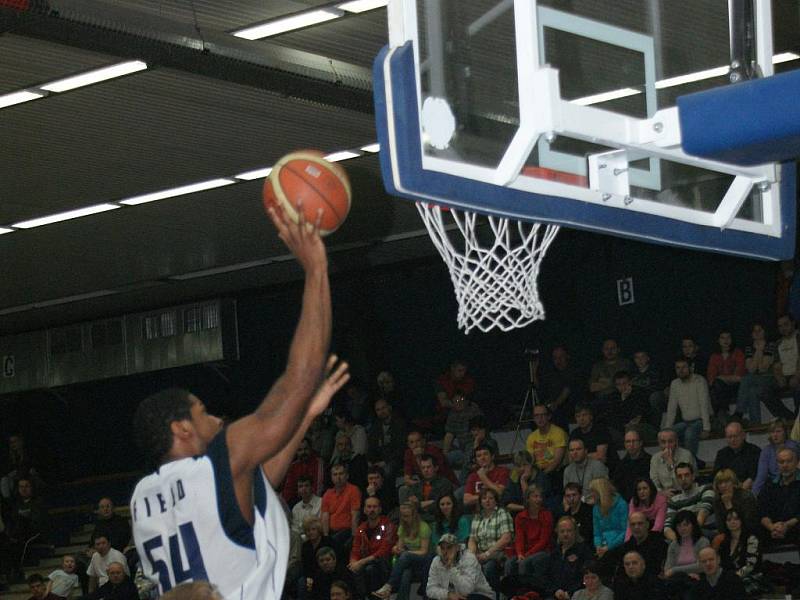 Z utkání 22. kola Mattoni NBL, BC Kolín - USK Praha (76:74).