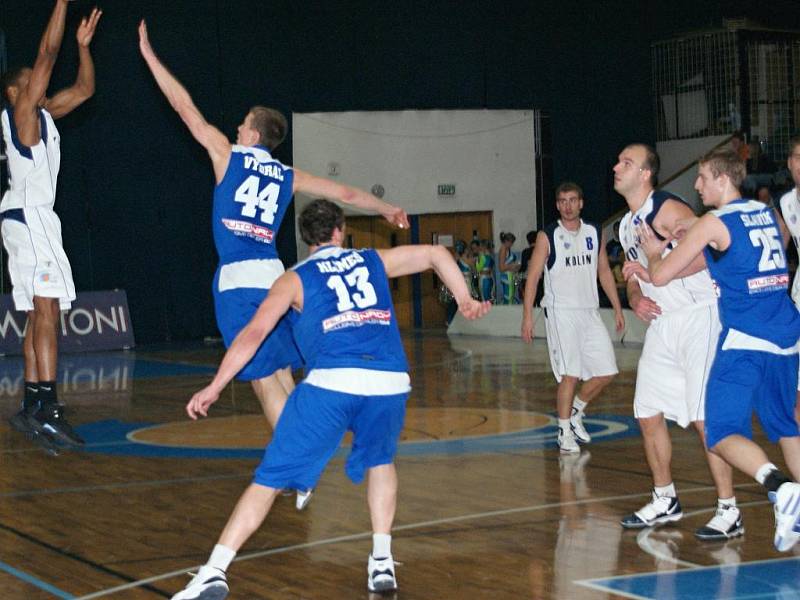 Z utkání 22. kola Mattoni NBL, BC Kolín - USK Praha (76:74).