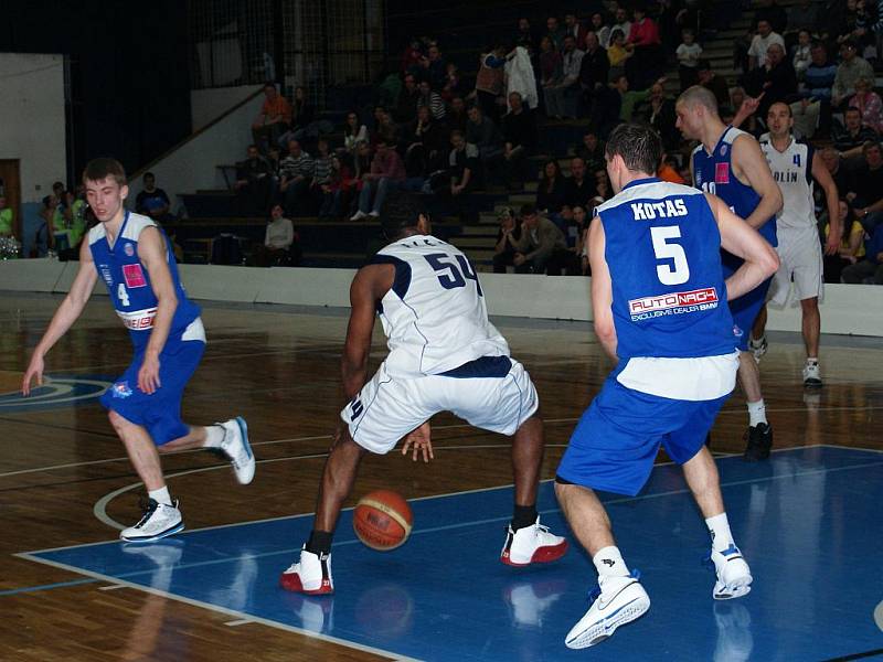 Z utkání 22. kola Mattoni NBL, BC Kolín - USK Praha (76:74).