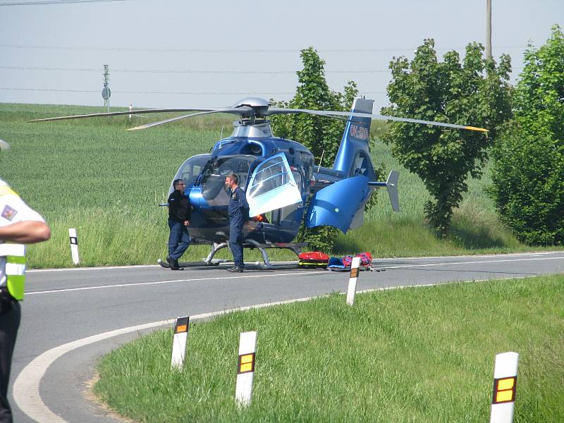 Těžká dopravní nehoda na kruhovém objezdu u Ovčár