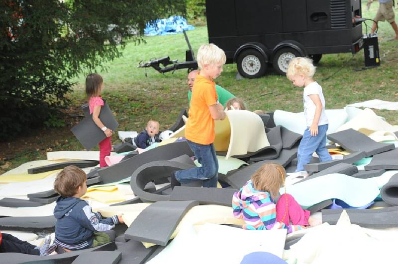 Festival Kefír se přesunul k zámku Kačina