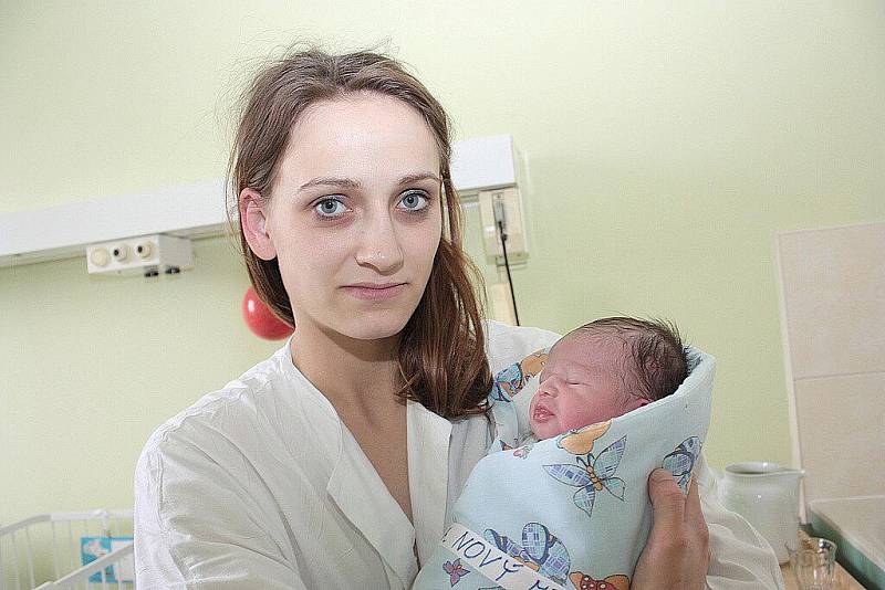 Dominice Darebné a Petrovi Novému se 13. května 2010 narodil syn Matyáš Nový. Vážil 3600 gramů a měřil 51 centimetrů. S rodiči pojede domů do Ohníče u Teplic.
