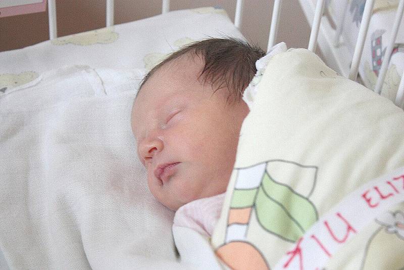 Zuzaně Hadžiu se 11. května 2010 narodila dcera Elizabeth Hadžiu. S maminkou a roční sestrou Sárou zůstane v rodném Kolíně.