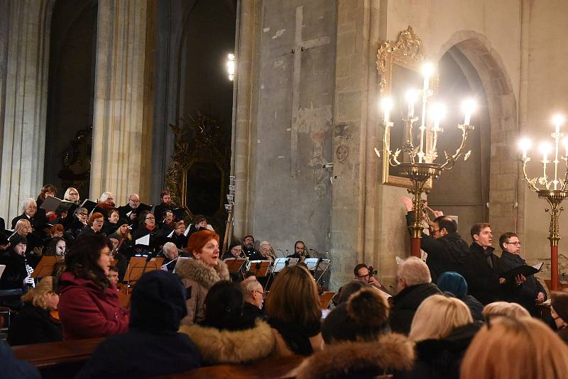 Česká mše vánoční Jakuba Jana Ryby v podání Kolínské filharmonie v chrámu svatého Bartoloměje v Kolíně.