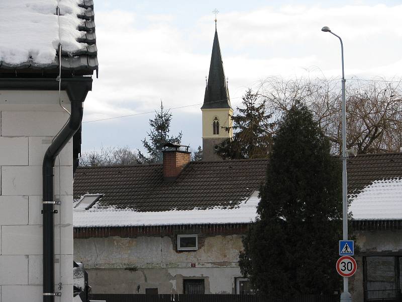 Zima v obci Lošany.