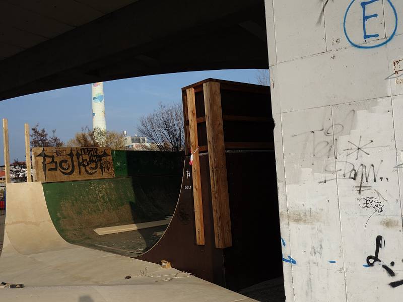 Skatepark v Kolíně by měl být hotový do konce listopadu.