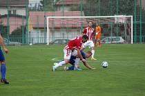 Z fotbalového utkání krajského přeboru Velim - Sokoleč (2:0)