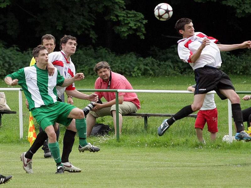 Z utkání Zásmuky - Kutná Hora (1:1).