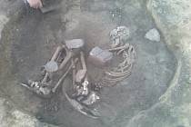 Archeologové našli v Plaňanech pět hrobů