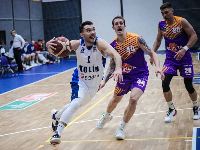 Z dohrávky 7. kola NBL BC Kolín - Ústí nad Labem (86:90).