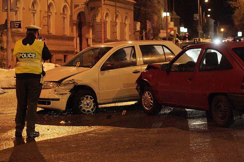 Dopravní nehoda u nového mostu v Kolíně. 30. ledna 2010