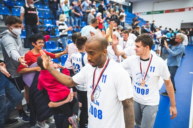 Z basketbalového utkání o třetí místo Kooperativa NBL Kolín - Brno (90:89)