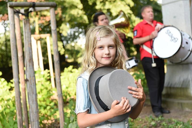 Otevřenou ulici zahájil starosta města Vít Rakušan a skupina Kolíňanka.