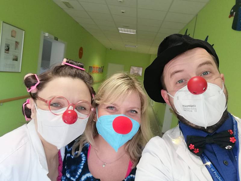Zdravotní klauni v kolínské nemocnici.