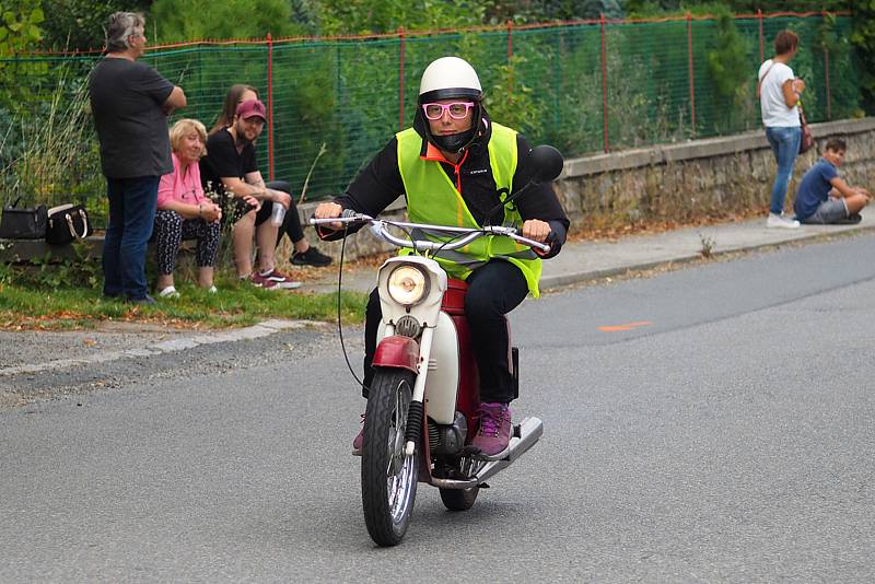 Ze závodu malých motocyklů Kozojedský fichtl 2021.