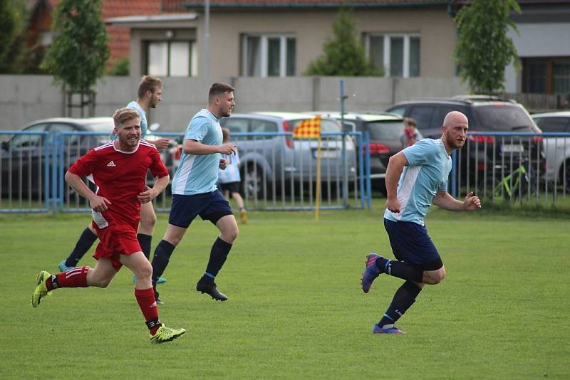 Z fotbalového utkání třetí třídy Velký Osek - Polepy (6:0)