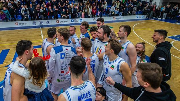 Z utkání NBL BC Kolín - Pardubice (93:89).