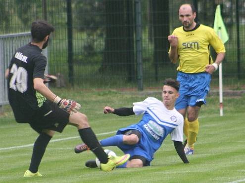 Z utkání Pečky - Velký Osek (2:1).