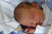 Matěj Slováček se narodil 16. srpna 2021 v kolínské porodnici, vážil 3520 g a měřil 51 cm. Ve Veltrubech ho přivítali sourozenci Adélka (6), Vojtíšek (4) a rodiče Lucie a Petr.