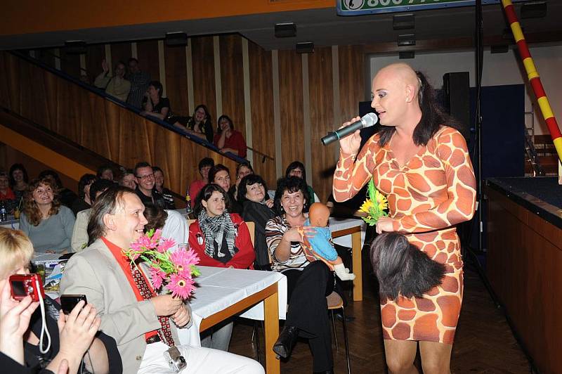 Travesti show Screamers pod šapitó