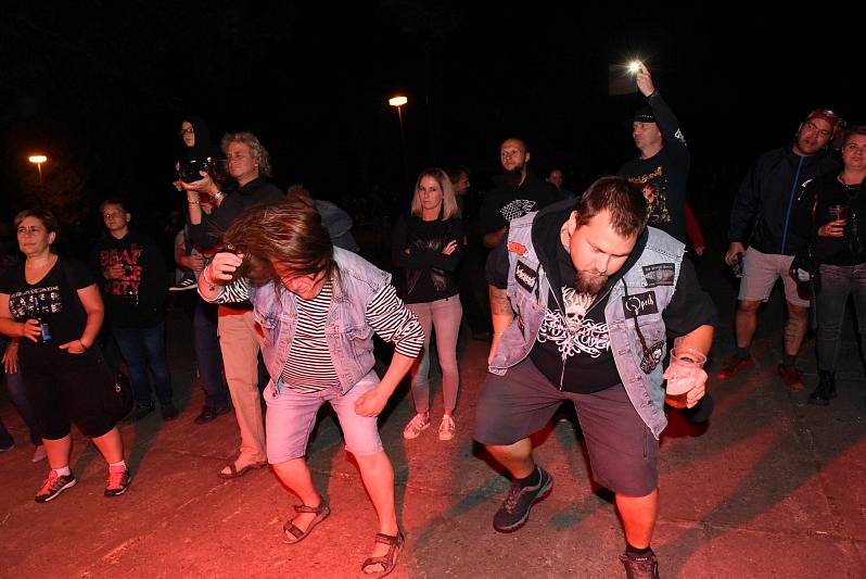 Na festivalu Rockový Týnec zahrála pětice legendárních kapel, došlo i na moravského hosta.