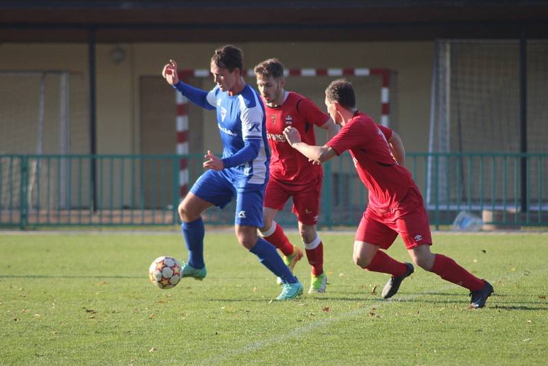 Z fotbalového utkání krajského přeboru Velim - Vlašim B