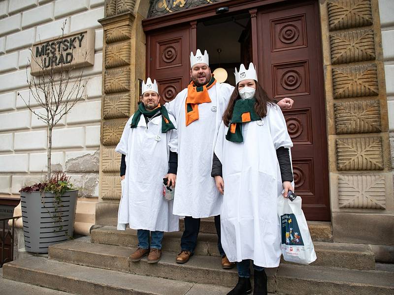 Tři králové (i v trochu vyšším počtu) zavítali na radnici v Kolíně.