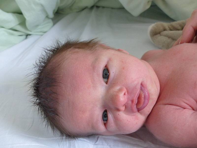 Magdaléna Tůmová se narodila 13. října 2021 v kolínské porodnici, vážila 2875 g a měřila 48 cm. Do Kbelu odjela se sestřičkou Eliškou (1) a rodiči Michaelou a Lukášem.