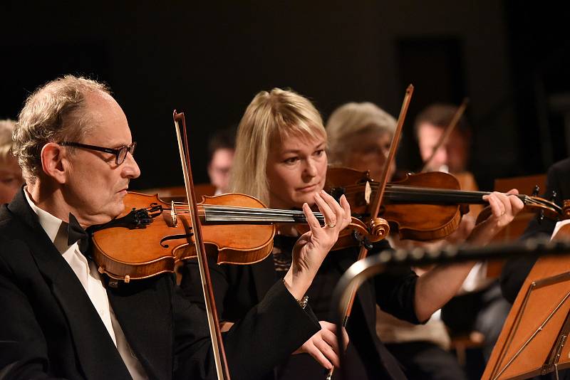 Podzimní koncert Kolínské filharmonie ve velkém sále Městského společenského domu v Kolíně.