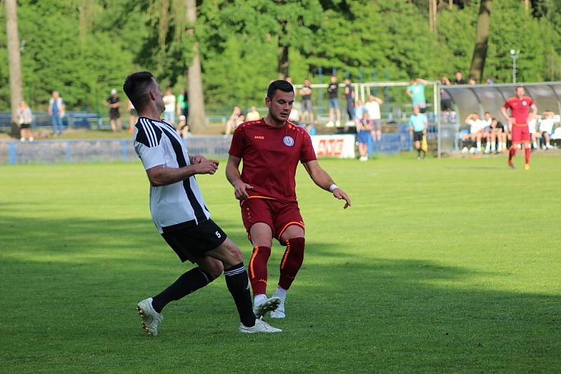 Z divizního fotbalového utkání Kolín - Náchod (2:1)