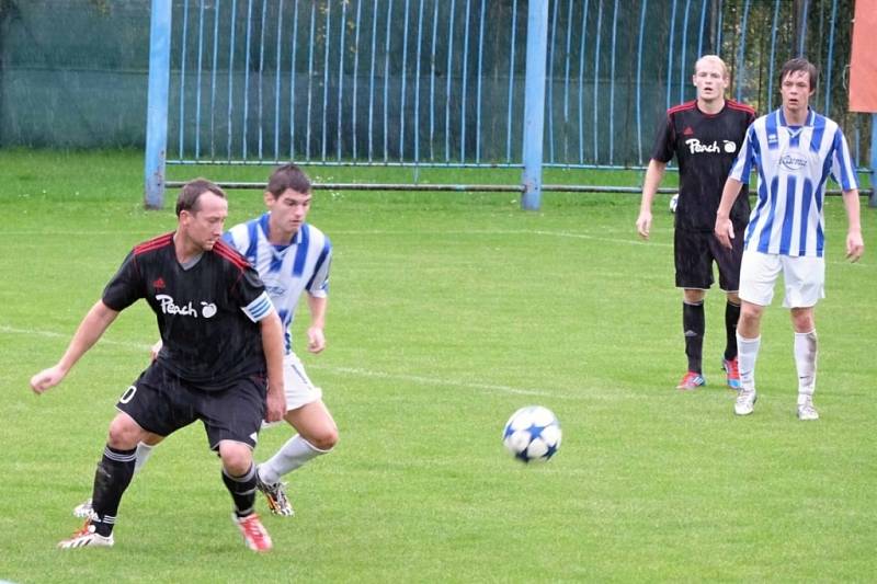 Z utkání Břežany II - Sadská (1:0).