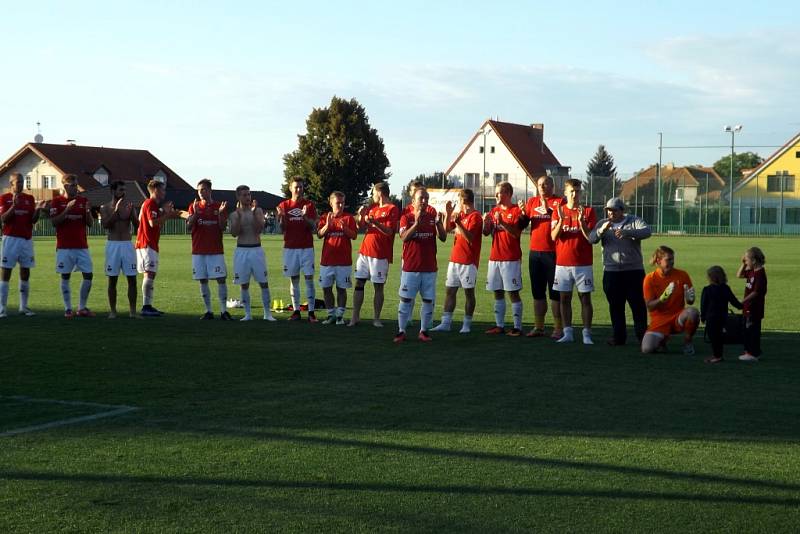 Z utkání Velim - Dobrovice B (2:0).