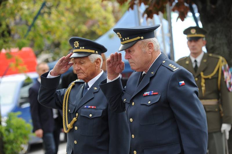 Pietní akt v Lošanech pozdravil telefonem z Ameriky Josef Mašín