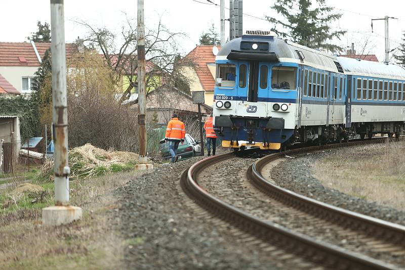 Nedovolená jízda vlaku za návěstidlo ve Velkém Oseku.