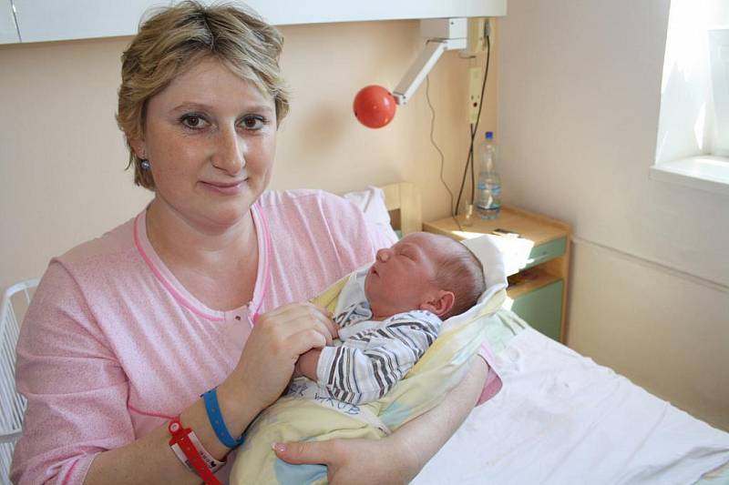 Jakub Zalabák se narodil 23. května 2011, a to s výškou 54 centimetry a váhou 3980 gramů. Doma v obci Poďousy, kam si ho rodiče Simona a Tomáš Zálabákovi odvezli, se na něj těšil tříletý bráška Lukáš.