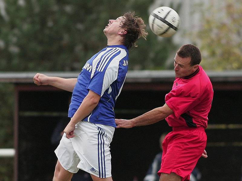 Z okresního derby fotbalové I.B třídy Tuchoraz - Velim B (0:1)