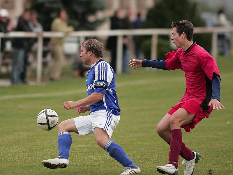 Z okresního derby fotbalové I.B třídy Tuchoraz - Velim B (0:1)