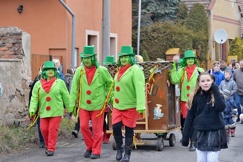 Jasnou převahu v maskách měli jednoznačně vodníci, kteří přispěli k dobré náladě také svým pojízdným orchestrionem.