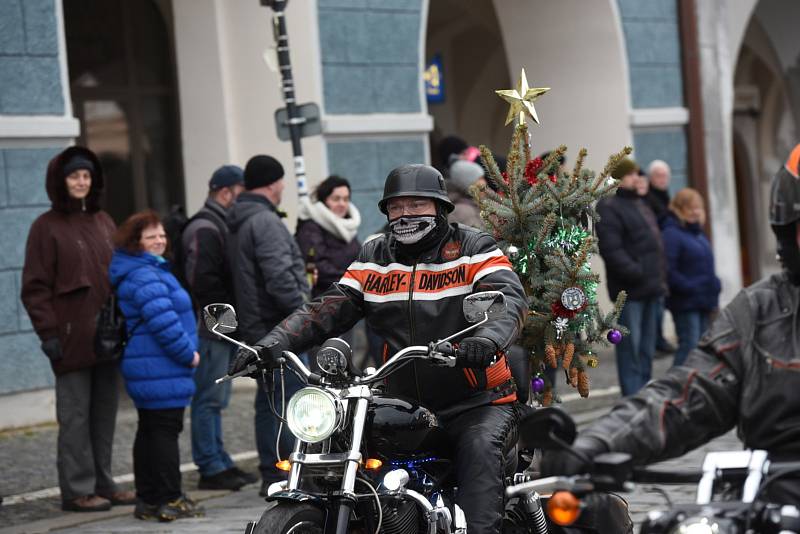 Vánoční vyjížďka motorkářů v Kolíně.