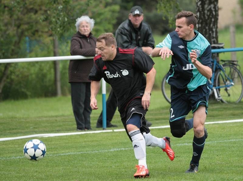 Z utkání Břežany II - Býchory (2:0).