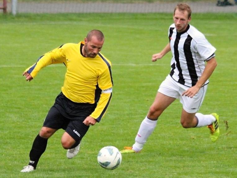 Z utkání Radim - Červené Pečky (7:2), kde Jakub Slunéčko (vlevo) nastřílel pět gólů.