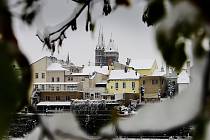Zima v Kolíně – pohledem ze Zálabí v sobotu 2. prosince 2023.