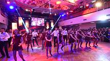 Kolínskou plesovou sezonu zahájili ve velkém stylu kolínští gymnazisté.