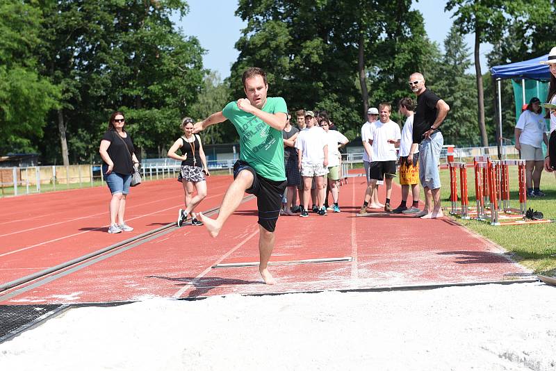 Hry pro radost na atletickém stadionu Mirka Tučka v Kolíně.