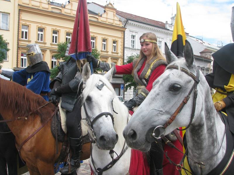 Místostarosta přivítal rytíře z Trakenu na náměstí