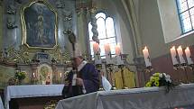 Bohoslužba v kostele Stětí sv. Jana Křtitele ve Skramníkách při příležitosti 200. výročí úmrtí Františka Jana Vaváka. Celebroval pražský arcibiskup kardinál Dominik Duka.