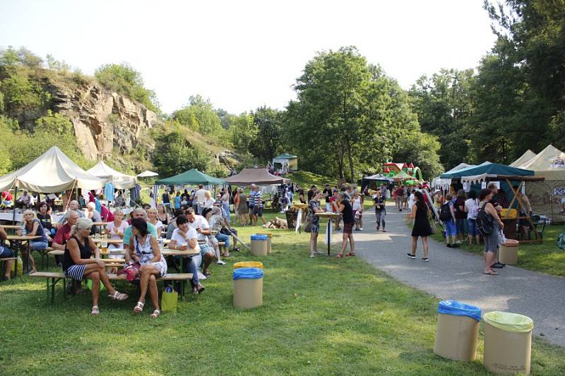 Souběžně s letním rodinným festivalem Kouřimská skála se v Kouřimi v sobotu odpoledne uskutečnil 18. ročník Putování s pohádkou. 