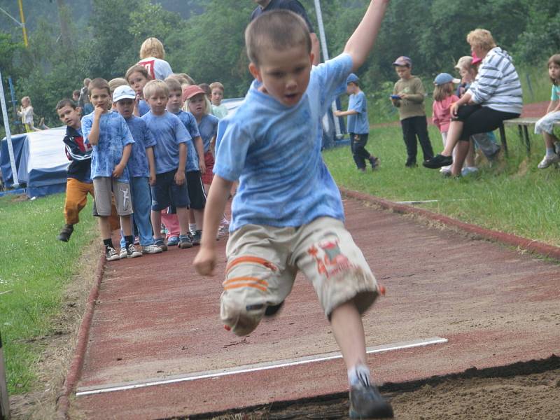 Na kolínském atletickém stadionu soutěžily děti z mateřských škol.