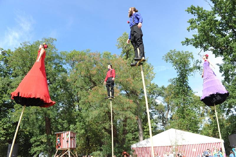 Festival Kefír se přesunul k zámku Kačina